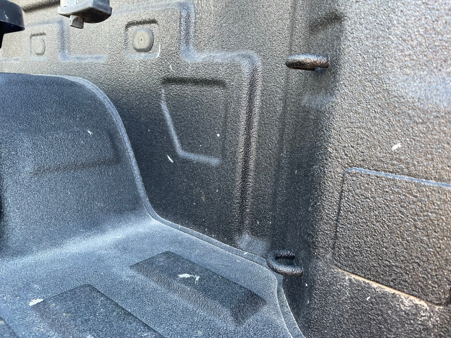 TRUCK BED DIVIDER GM SIERRA / SILVERADO 2020-2022
