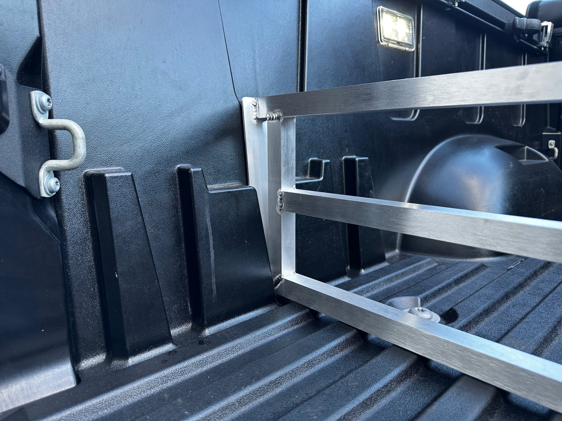 TRUXISTM truck bed divider Toyota Tundra 2022-2023-2024-2025-2026 