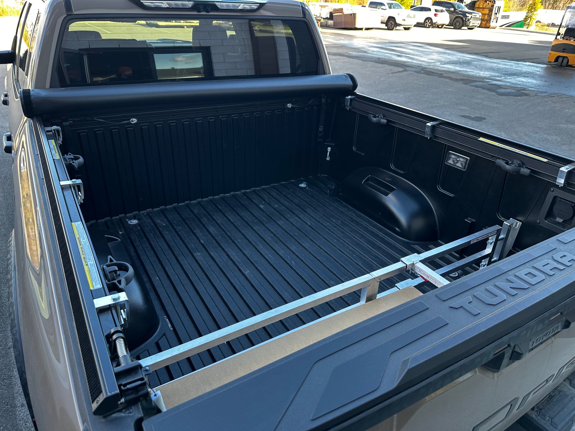 TRUXISTM truck bed divider Toyota Tundra 2022-2023-2024-2025-2026 